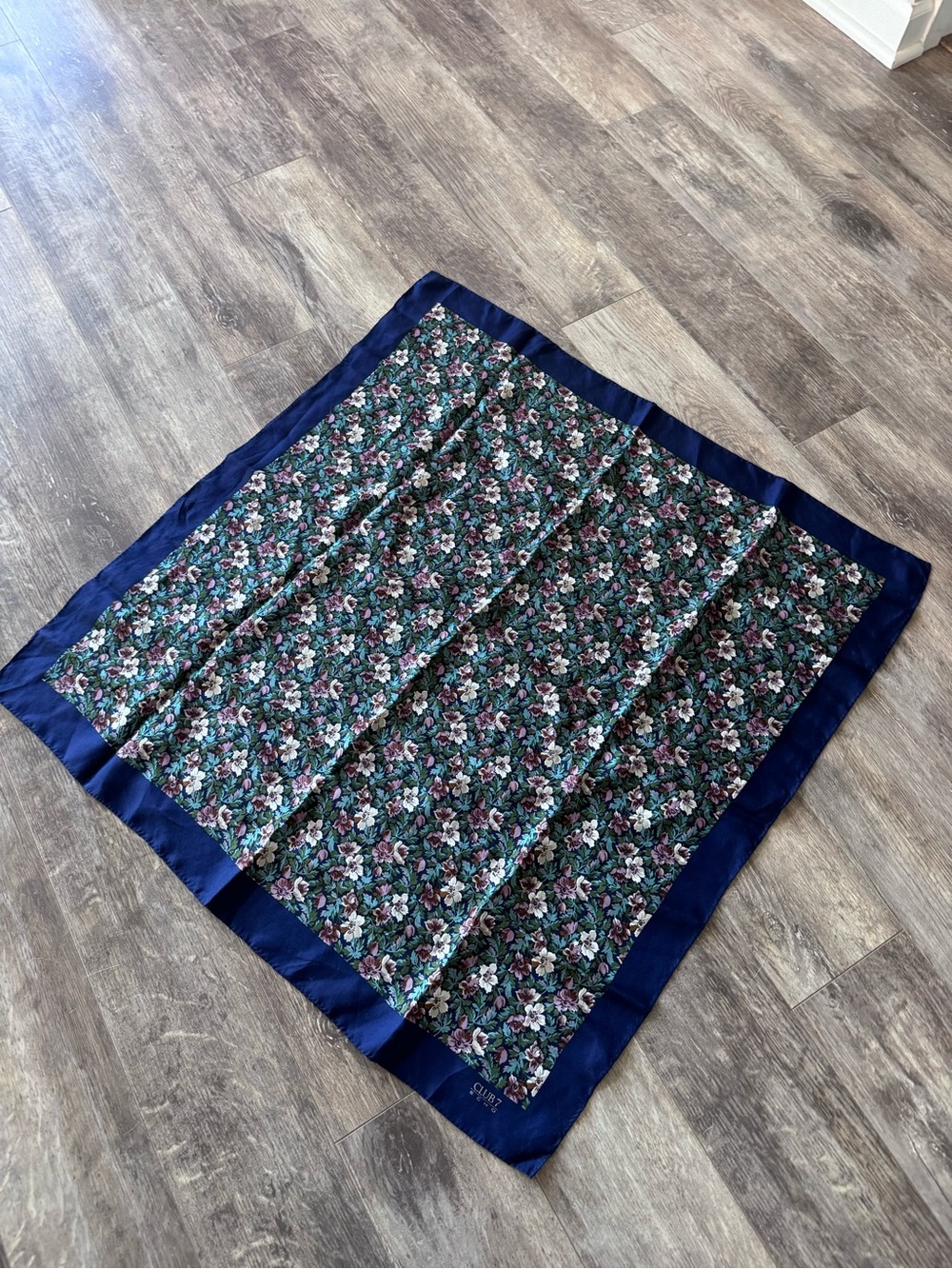 Vintage! Club 7 Echo - Navy Floral Silk Square Square Scarf - Picture 3 of 6